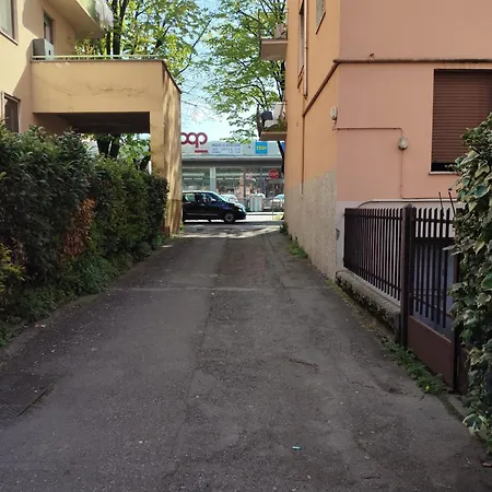 Cozy Near Ospedale Maggiore! Rom